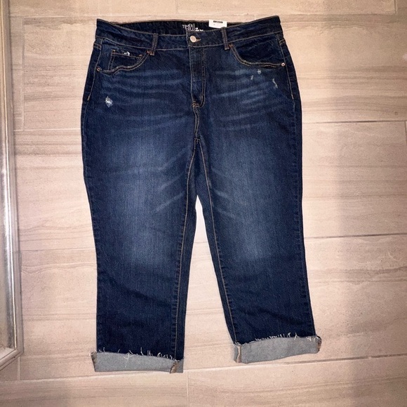 Time & True High Rise Cropped Distressed Dark wash Jeans. Size 18 - Picture 13 of 14